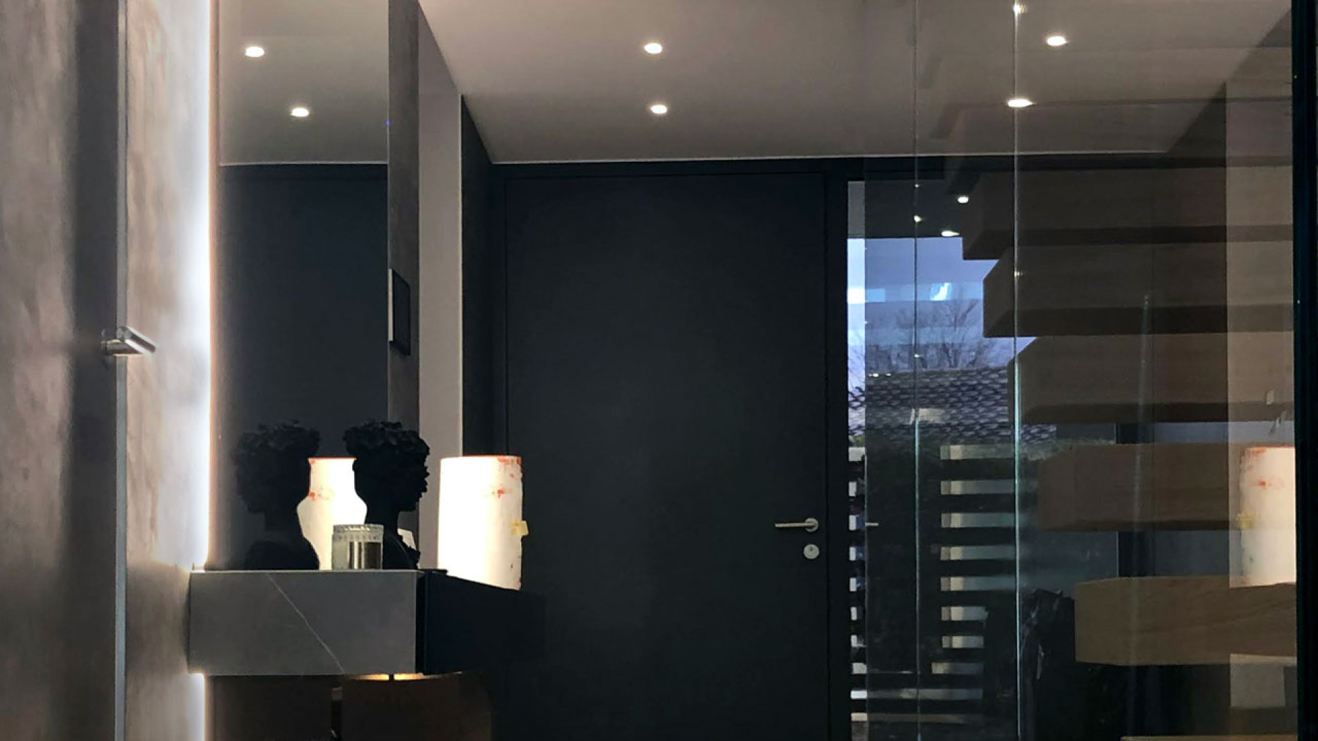 Foto Come illuminare la casa: l'ingresso e il corridoio